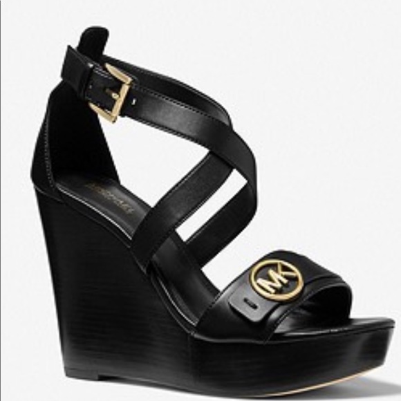 MICHAEL KORKS CARMEN FAUX LEATHER WEDGE BLACK SANDALS - Picture 5 of 5